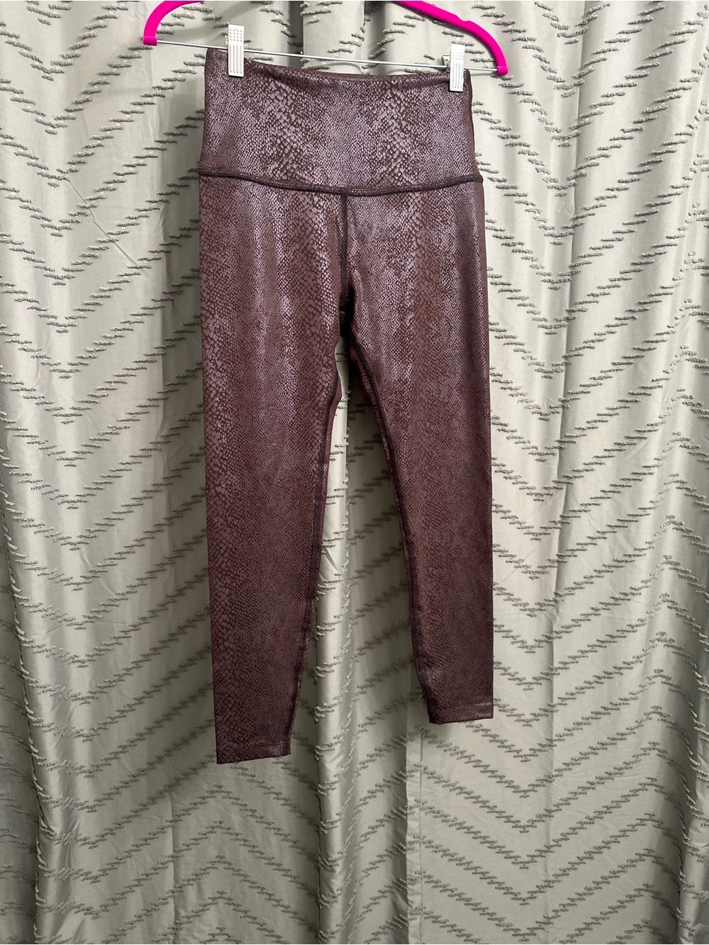 Beyond yoga crop leggings size S 
Brown, with print 
Cropped